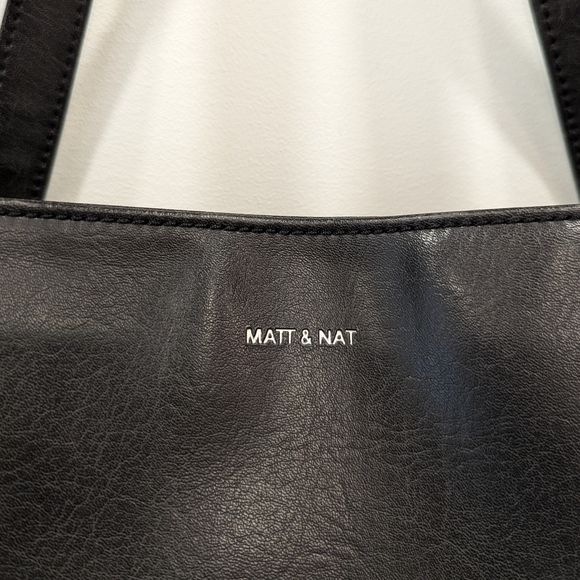 Matt & Nat Jasmine Classic Black Shoulder Bag - Picture 7 of 13